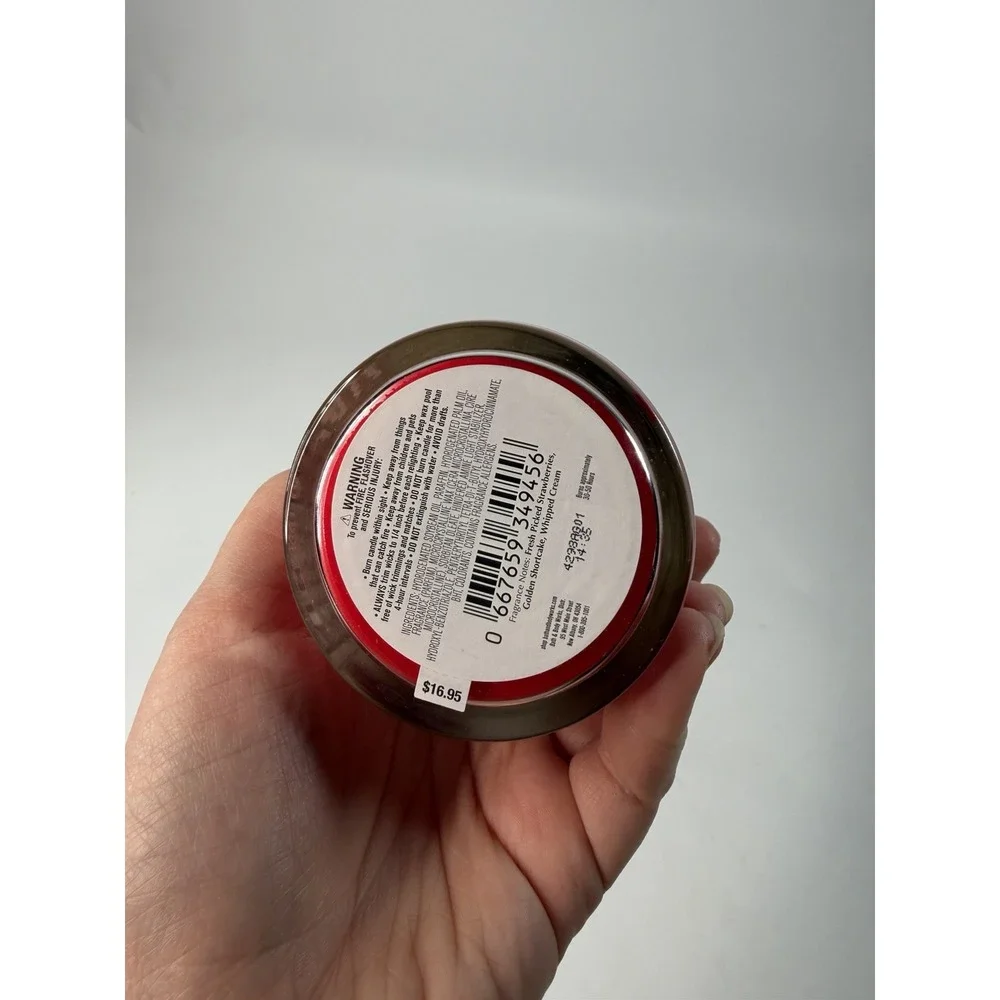 Bath & Body Works Single Wick Candle HAPPY BIRTHDAY Strawberry Pound Cake